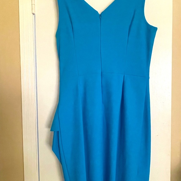 Beautiful blue cocktail dress, worn only once for a wedding. - Picture 6 of 6